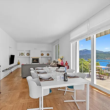 Alessia - 4 Bed With Maggiore View