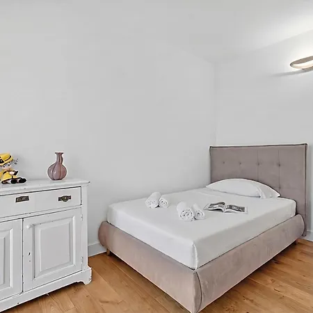Alessia - 4 Bed With Maggiore View Villa