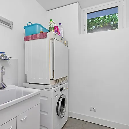 Alessia - 4 Bed With Maggiore View *