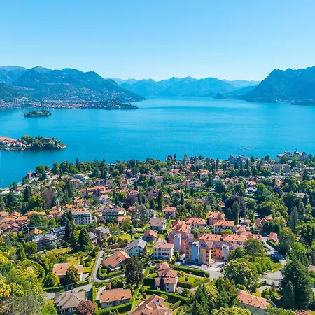 Alessia - 4 Bed With Maggiore View Villa
