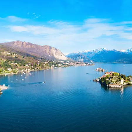 Alessia - 4 Bed With Maggiore View Villa